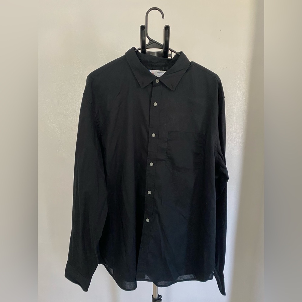 Old Navy long sleeve button up shirt Size XL